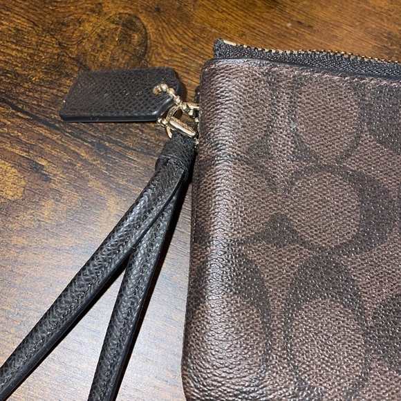 Coach wristlet - Picture 3 of 7